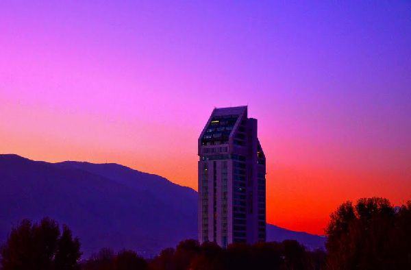 5 star Chamran Hotel in Shiraz in sunset